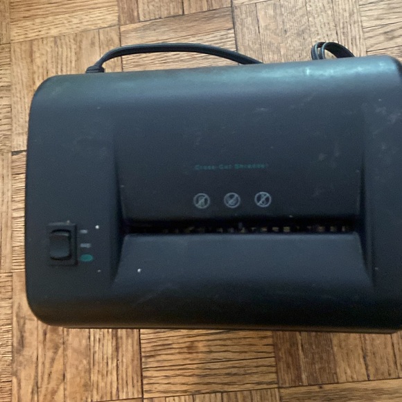 Royal Orca Micro Document Paper Shredder - Picture 2 of 3